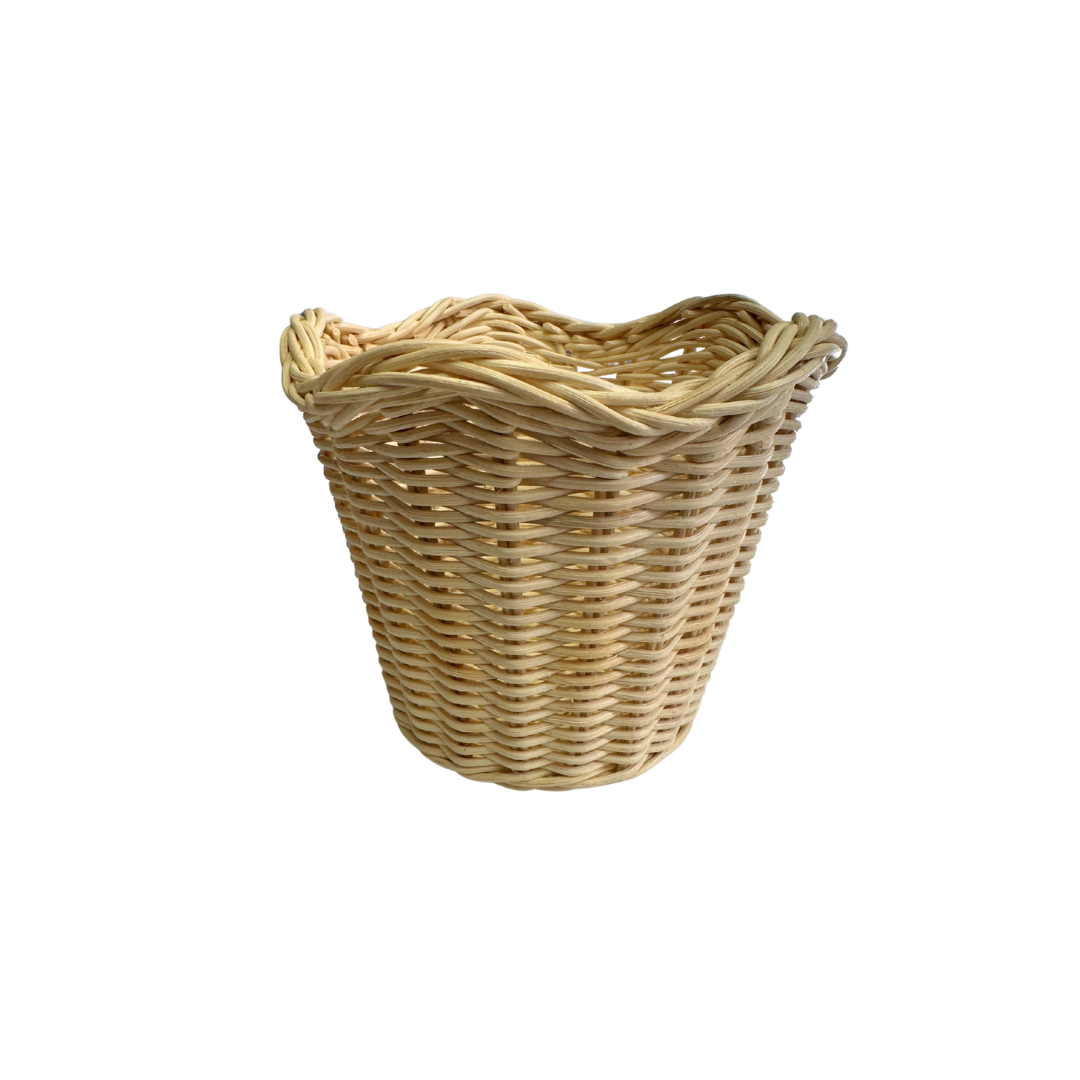 Amanda Lindroth Scallop Pot/Plant Holder
