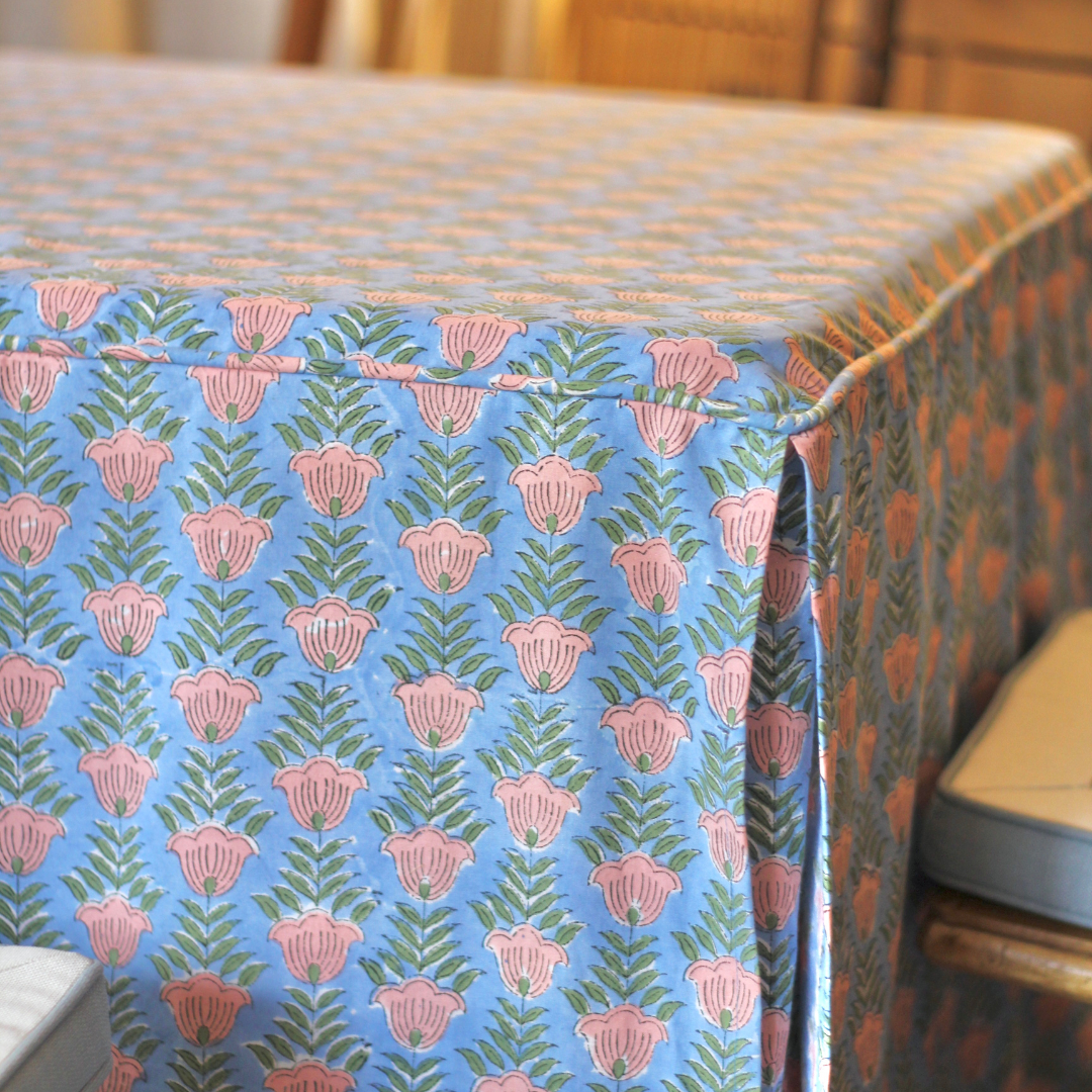 Full Length Fitted Card Tablecloth: Trailing Tulips in Blue