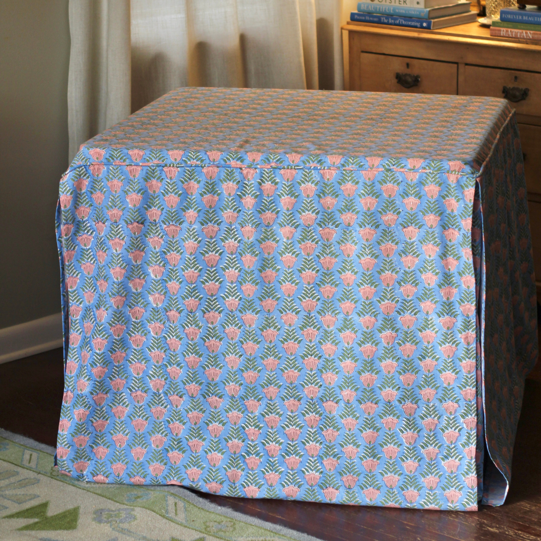 Full Length Fitted Card Tablecloth: Trailing Tulips in Blue