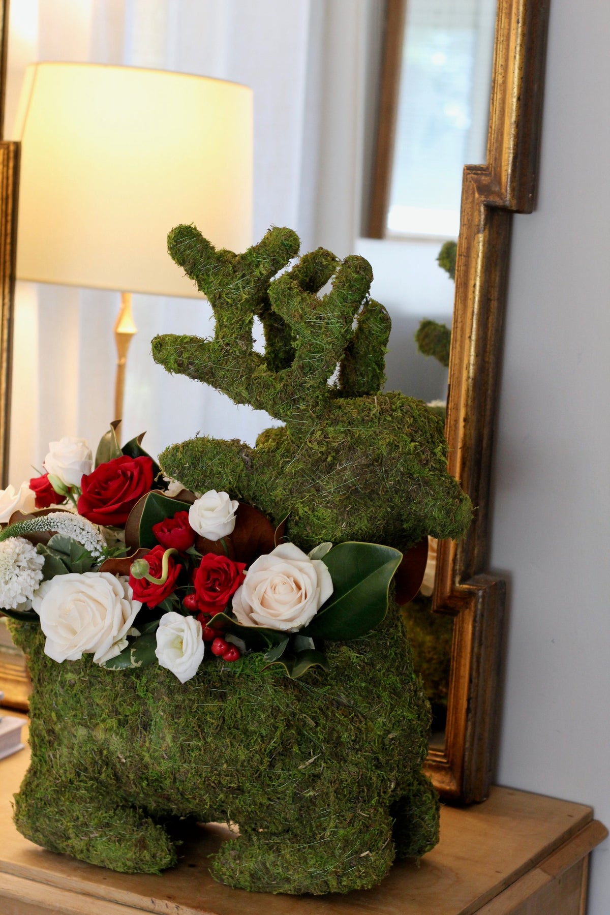 CHRISTMAS Sitting Moss Reindeer Arrangement