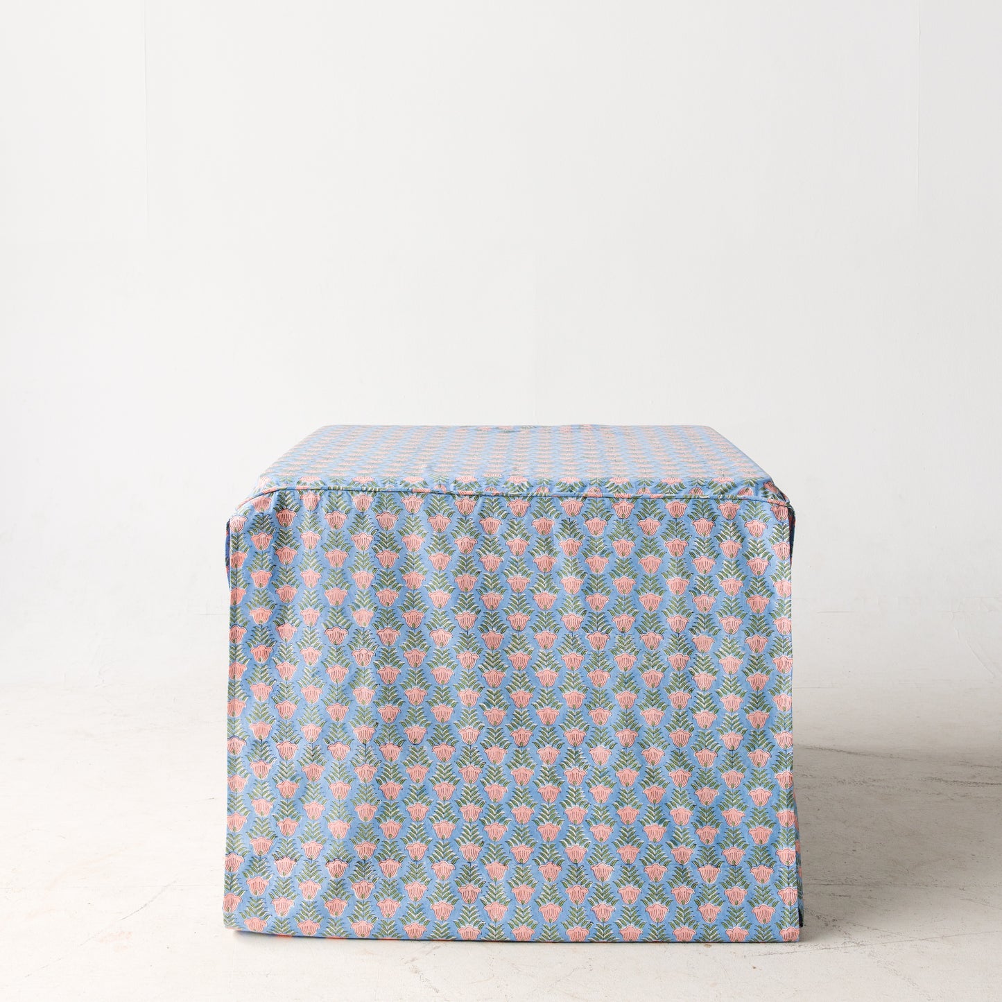 Full Length Fitted Card Tablecloth: Trailing Tulips in Blue