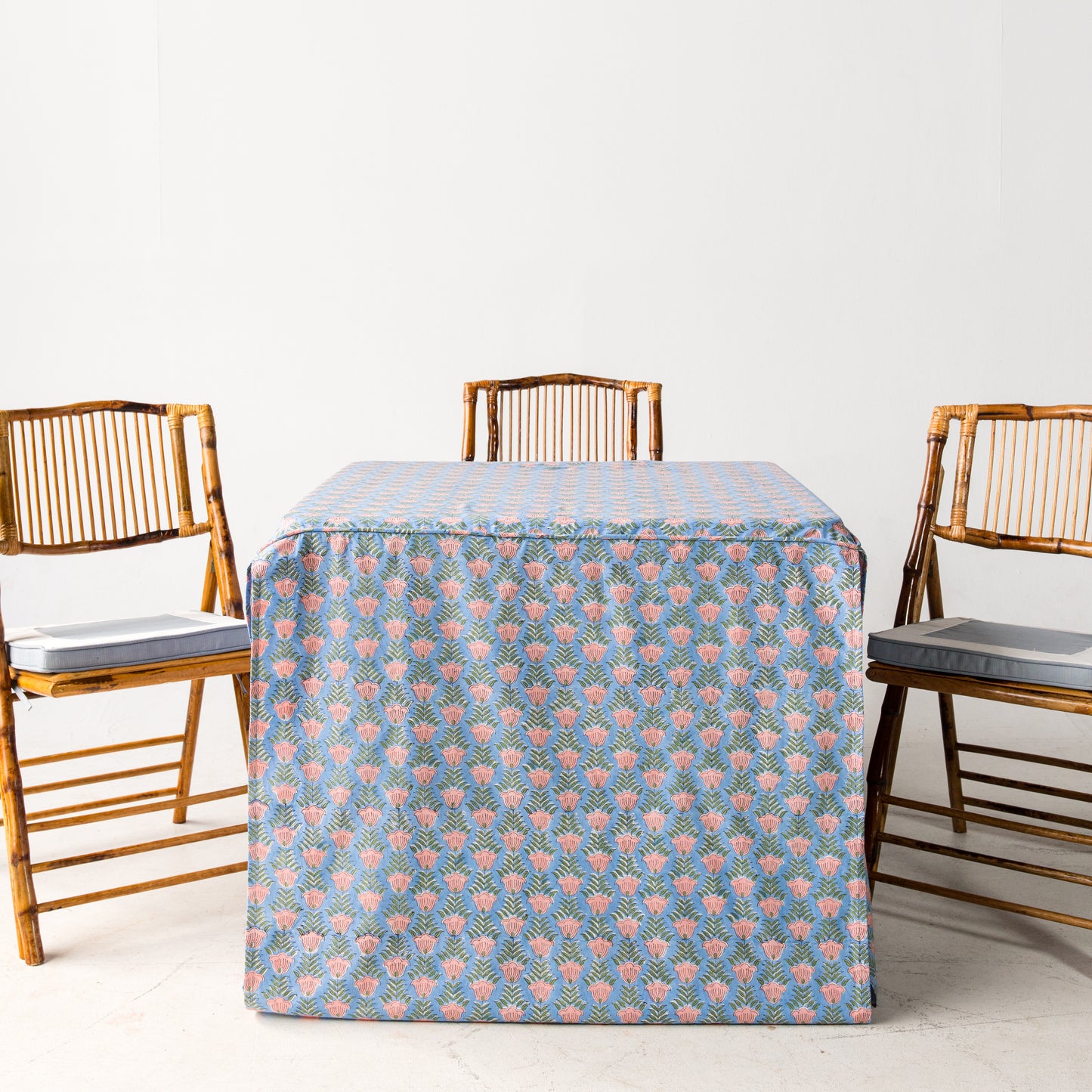 Full Length Fitted Card Tablecloth: Trailing Tulips in Blue