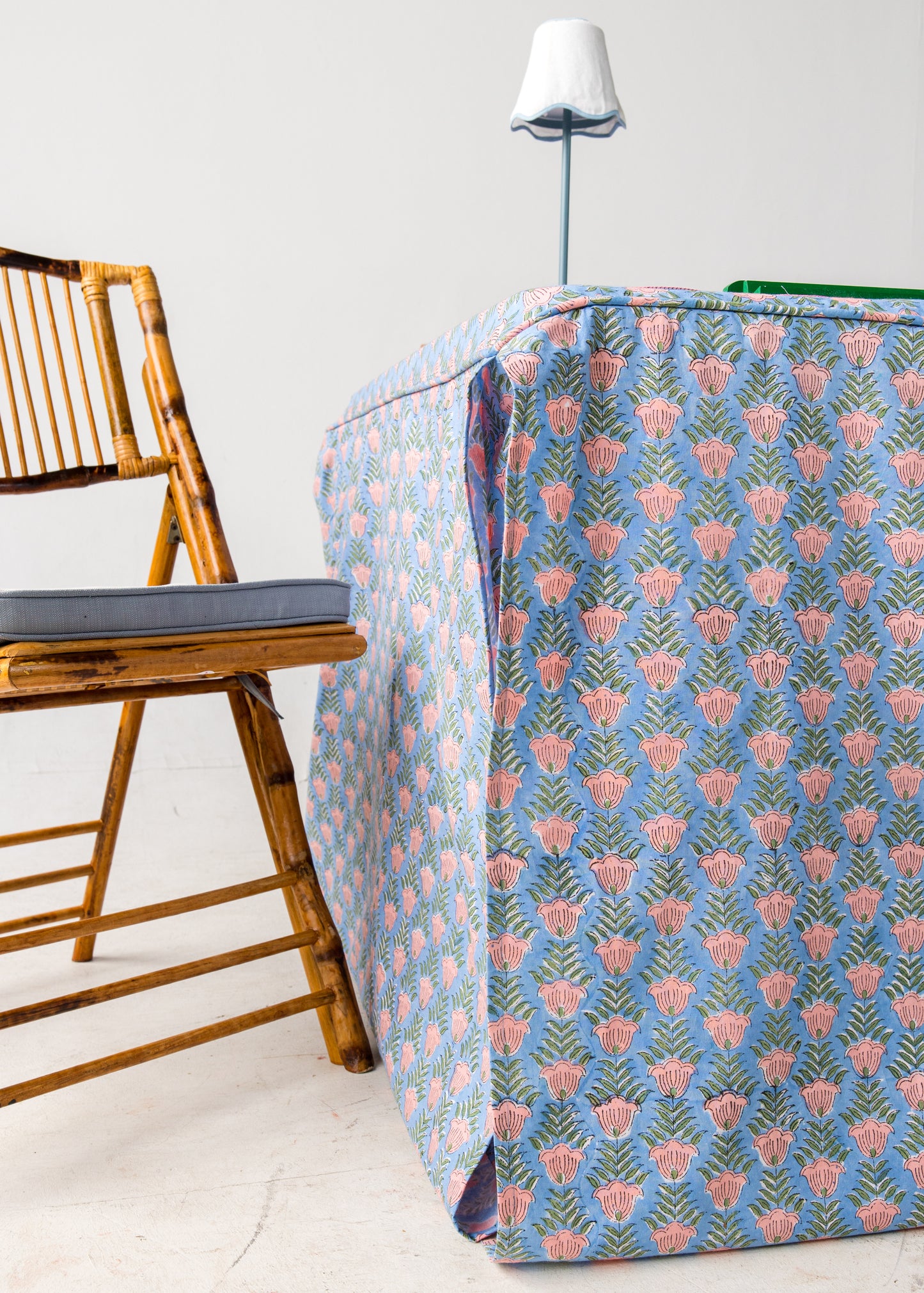 Full Length Fitted Card Tablecloth: Trailing Tulips in Blue